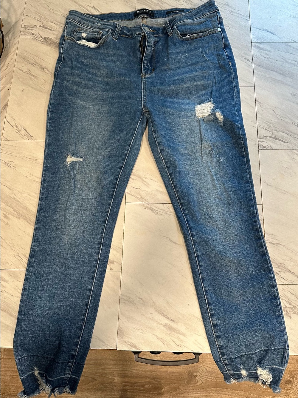 Judy Blue Medium Wash Distressed Skinny Jeans